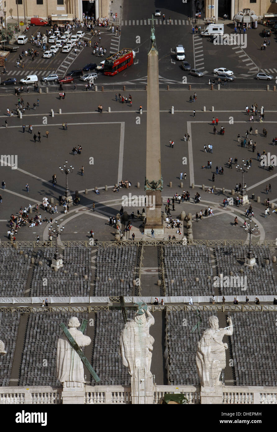 Vatikan-Stadt. Petersplatz von der Kuppel. Stockfoto