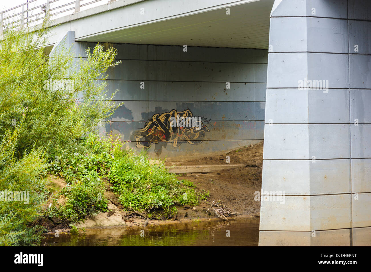 Graffiti auf eine Straße Brücke Runge. Stockfoto