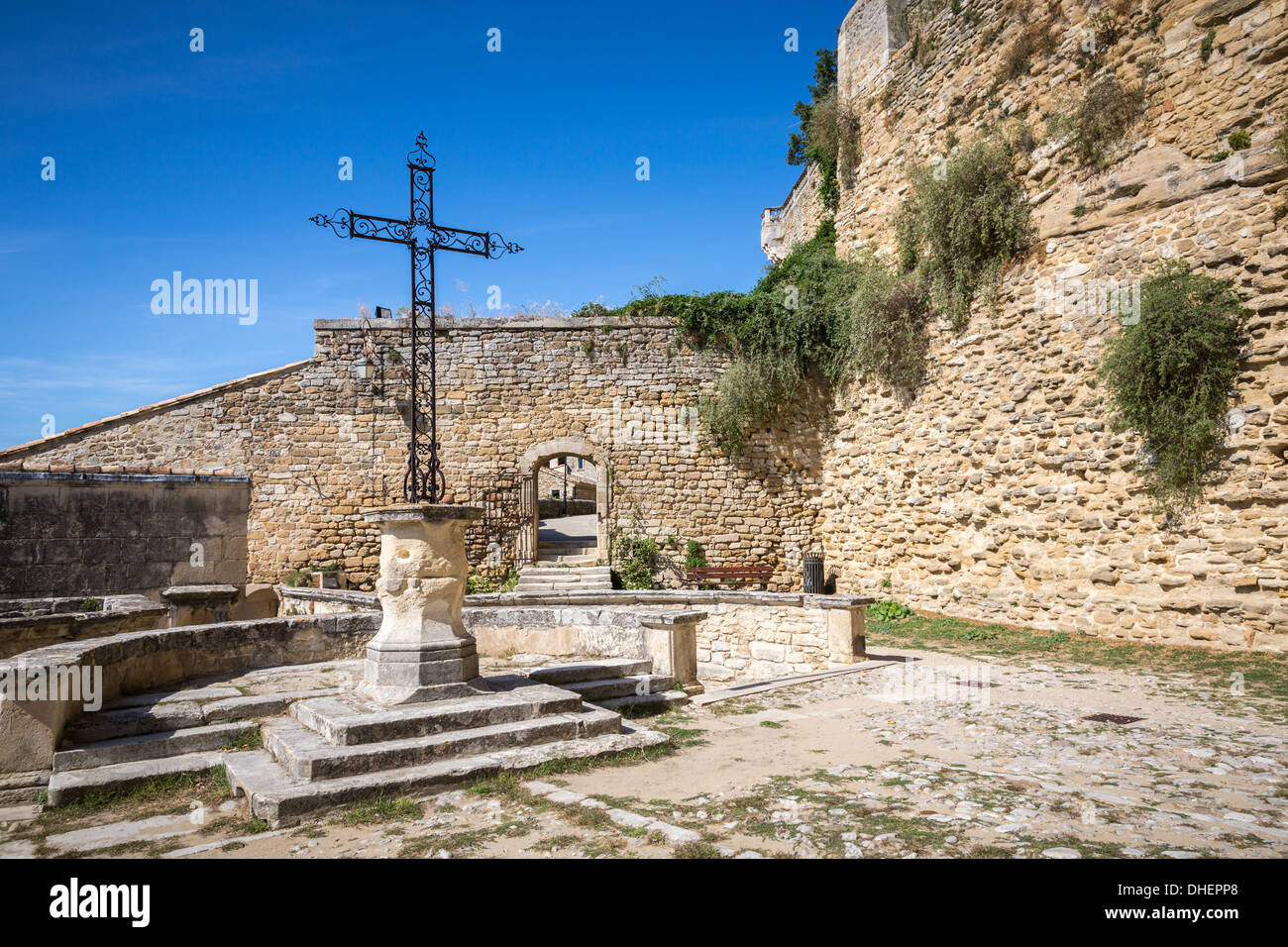 Alten Croff Outsive Collégiale Saint-Sauveur, Grignan, Frankreich. Stockfoto