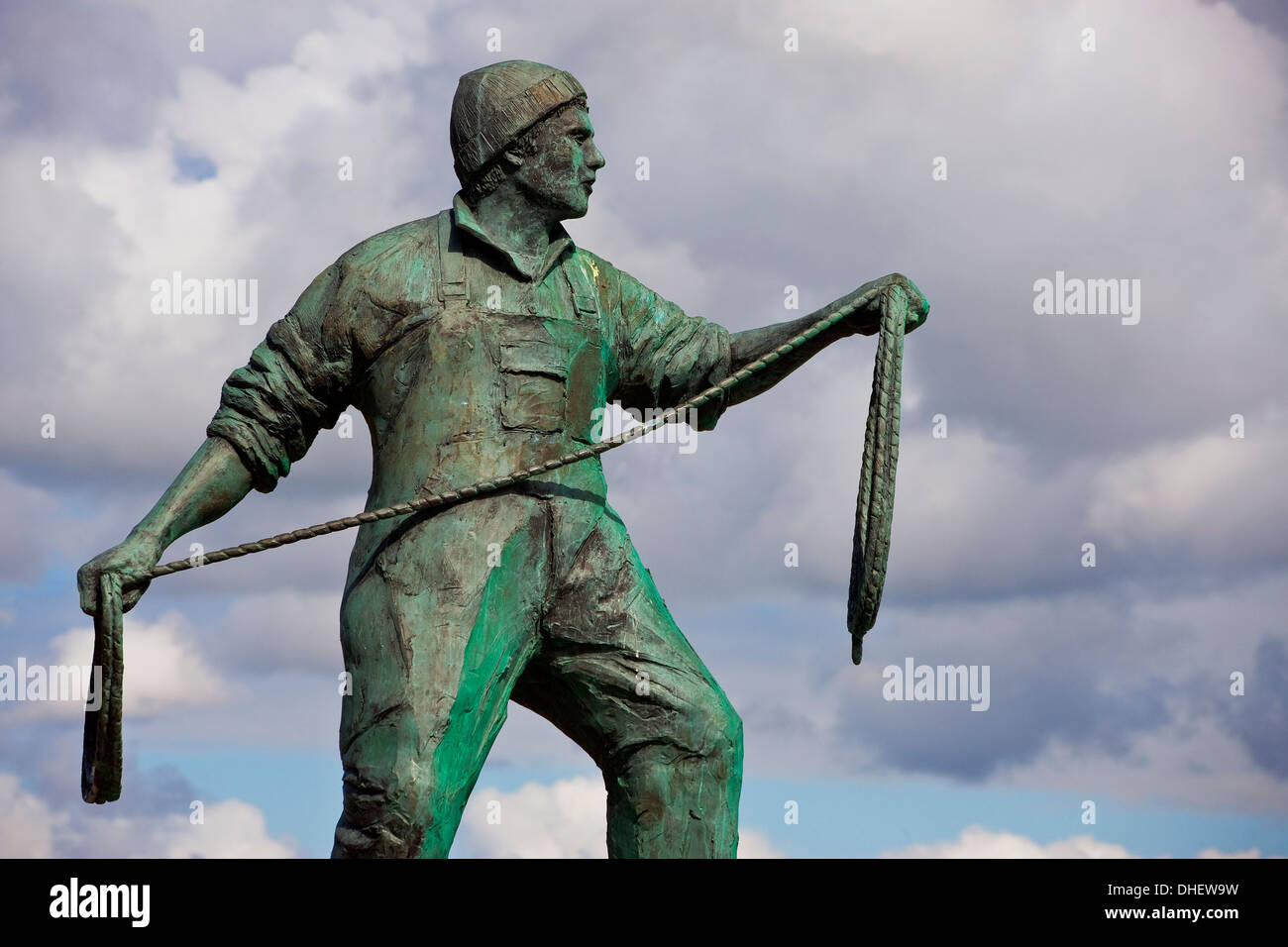 Newlyn Statue eines Fischers zum Gedenken an die Toten und vermissten Fischer aus Häfen in Cornwall und Scilly-Inseln Stockfoto