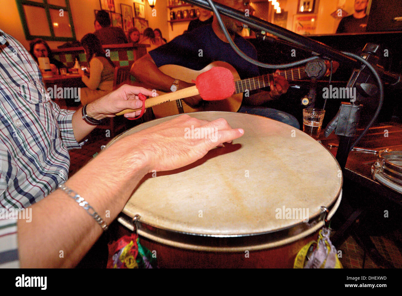 Brasilien, Porto Alegre: Live Samba-Sitzung in der Kneipe Boteca Matita Perê Stockfoto