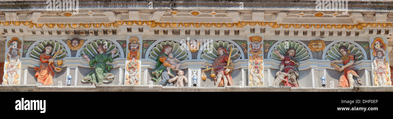 Kardinaltugenden, die Dempterhaus oder Leisthaus, 1607, Weser-Renaissance-Stil, Museum, Hameln, Niedersachsen, Deutschland, Europa Stockfoto