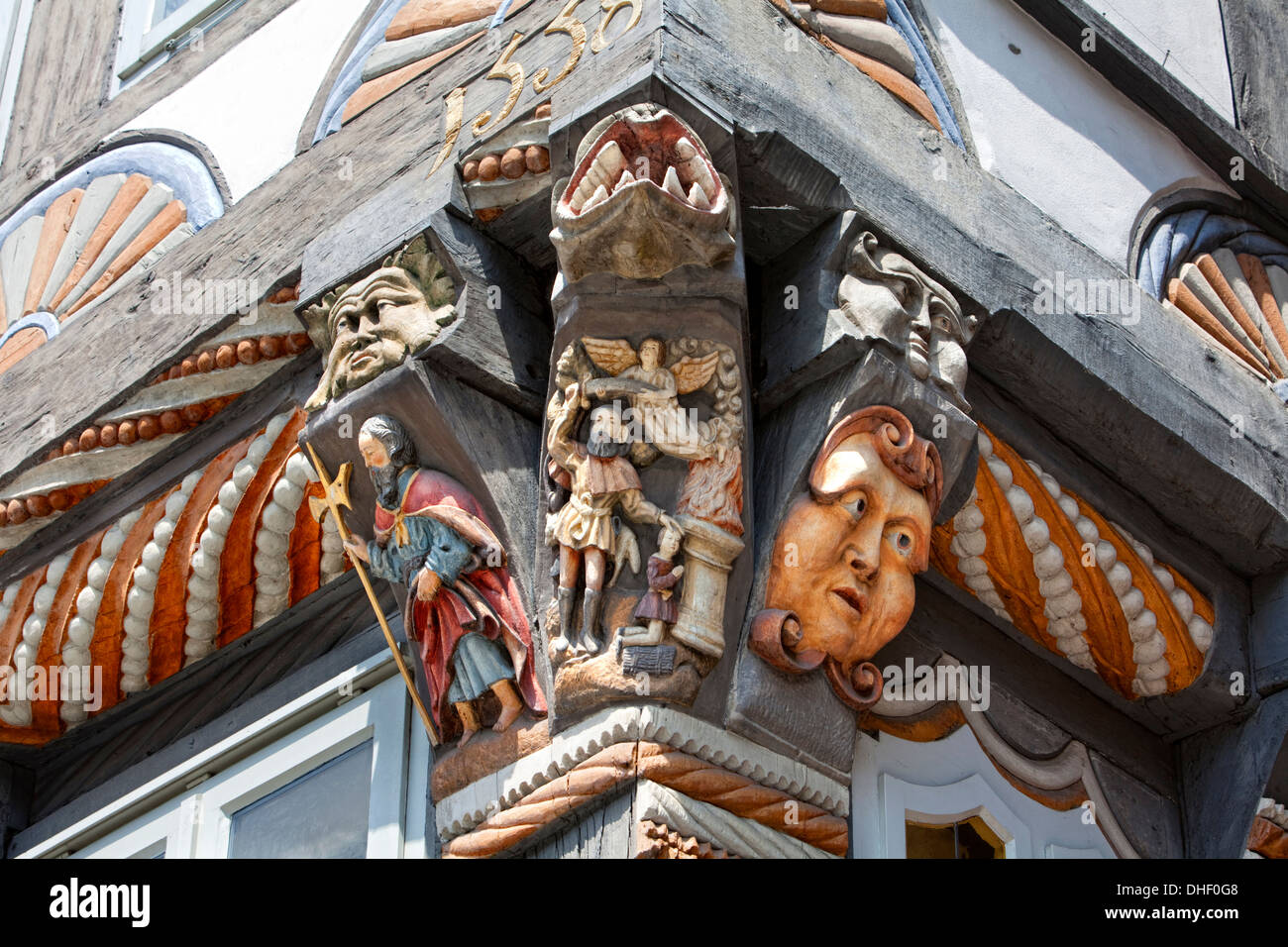 Binden von Isaac, kunstvoll geschnitzten Architekturdetail Stiftsherrenhaus, 1558, Osterstraße, Hameln, Niedersachsen, Deutschland Stockfoto