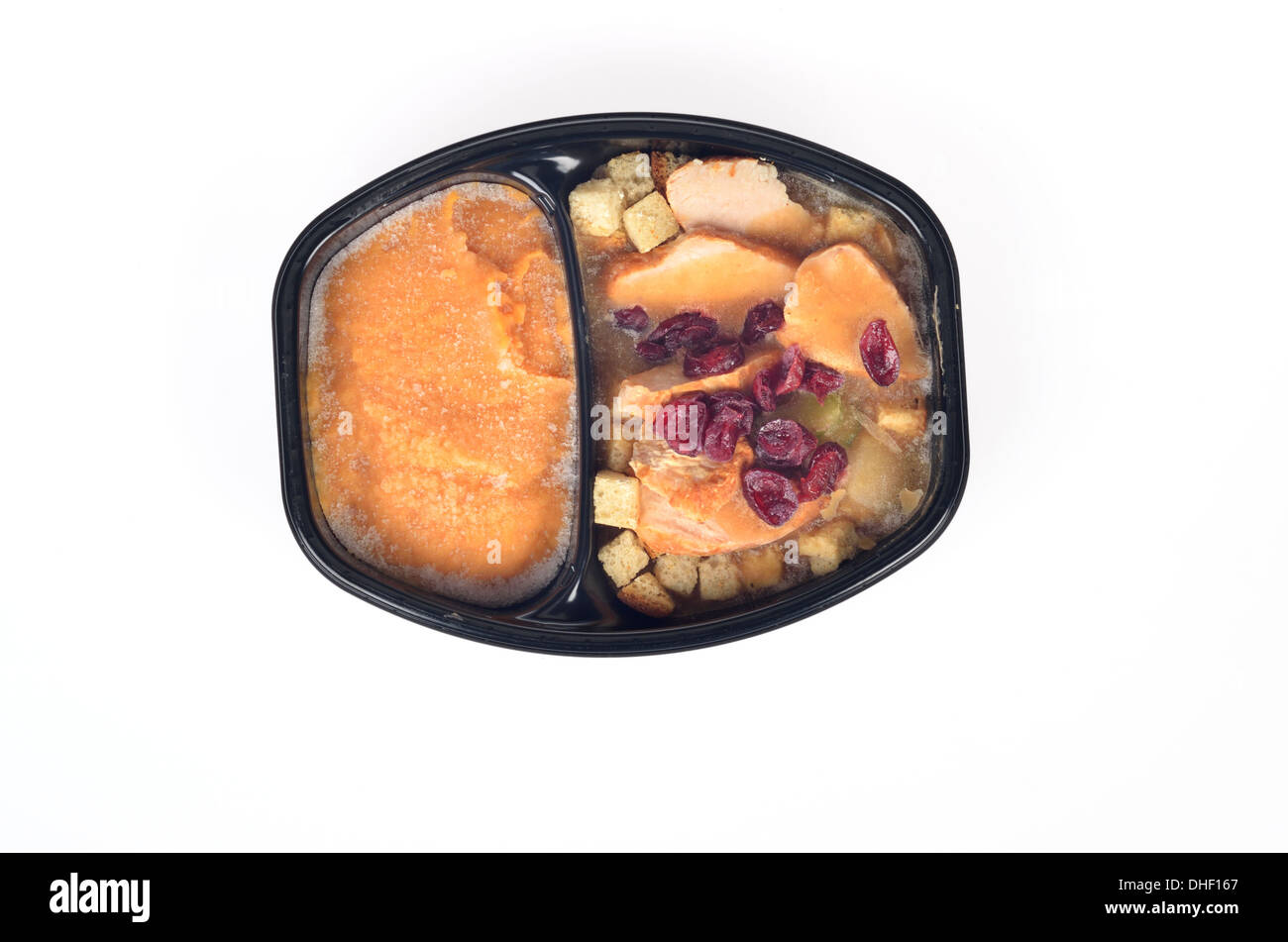 Gefrorene Tablett mit Türkei, Füllung und Preiselbeeren mit Butternut-Kürbis Stockfoto