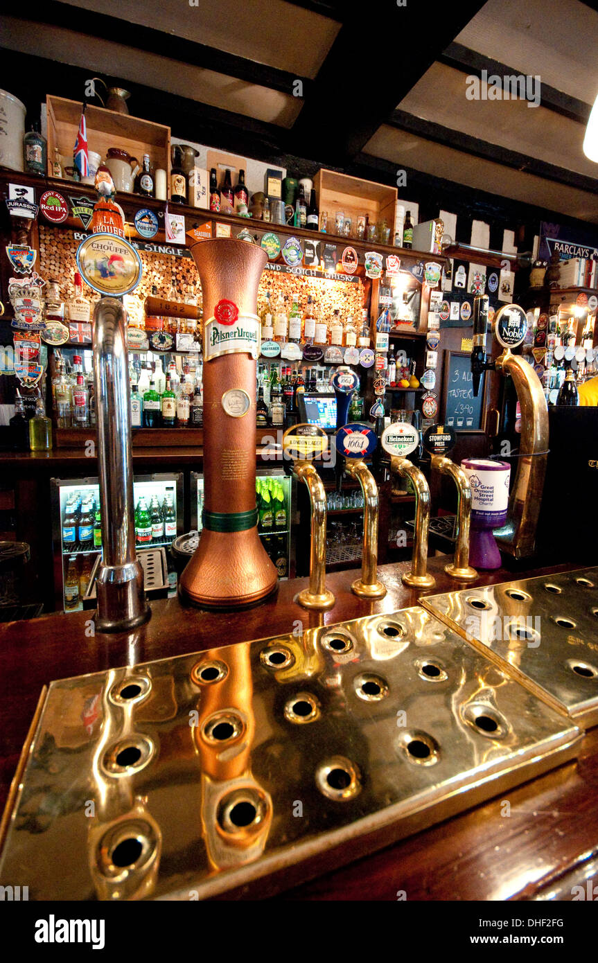 England, London, Pub in der Fleet Street, altes Fachwerkhaus, erbaut im Jahre 1723 Stockfoto