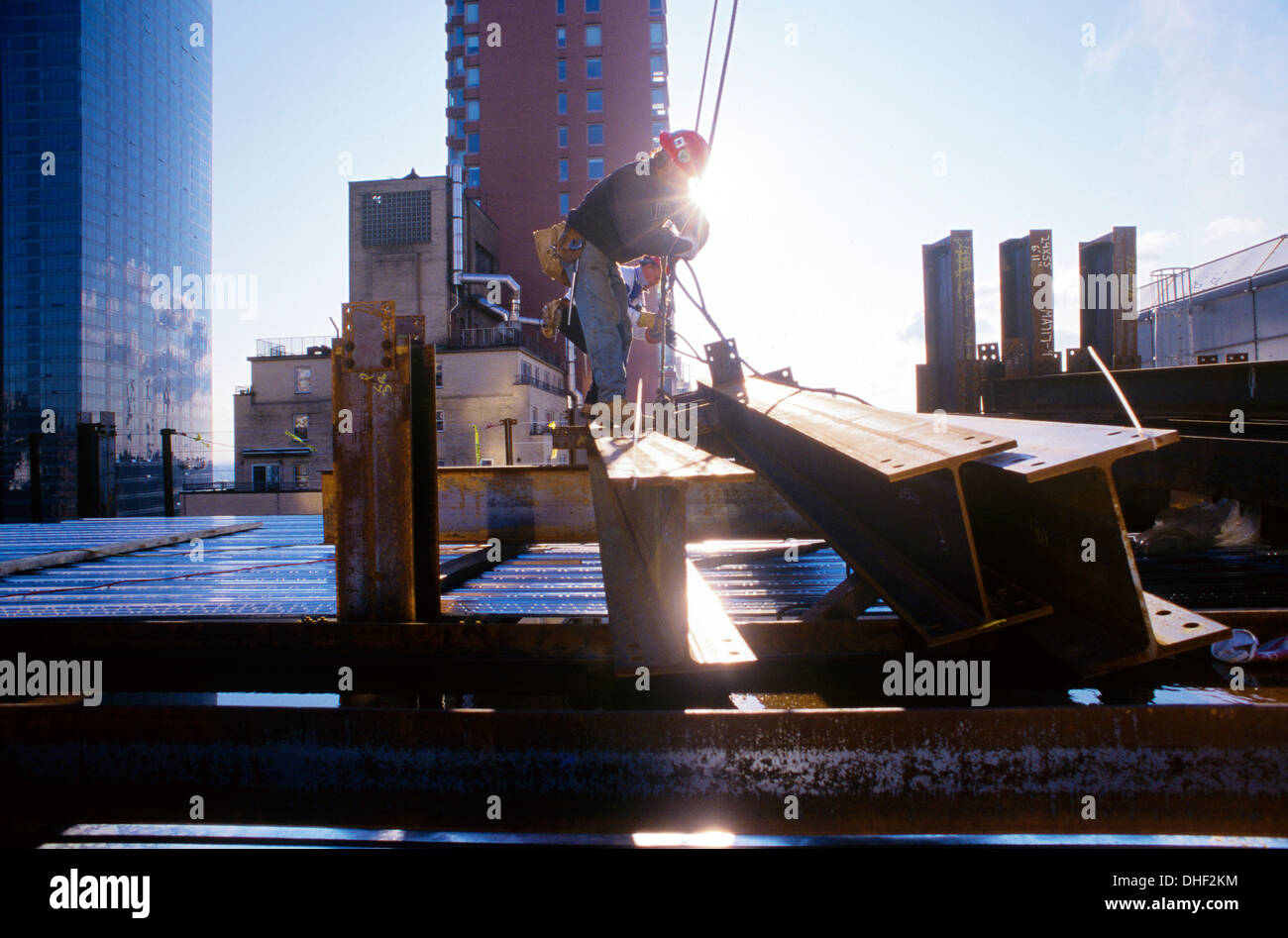 Bauarbeiter mit Stahlträger NYC Stockfoto