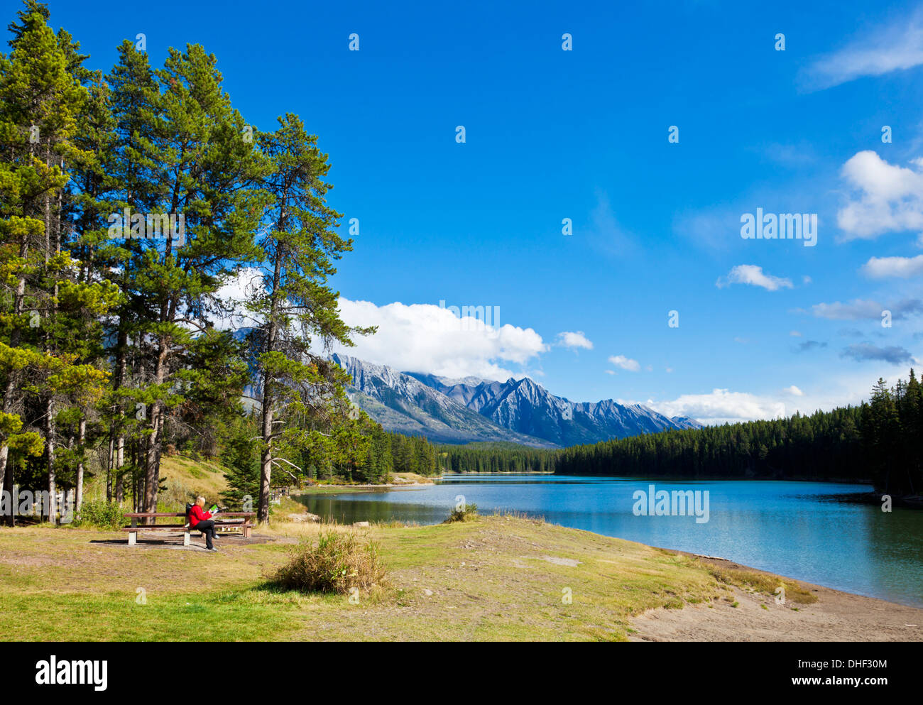 Sitzenden an zwei Jack See im östlichen Bereich der Banff Nationalpark Alberta kanadischen Rocky Mountains, Kanada Stockfoto