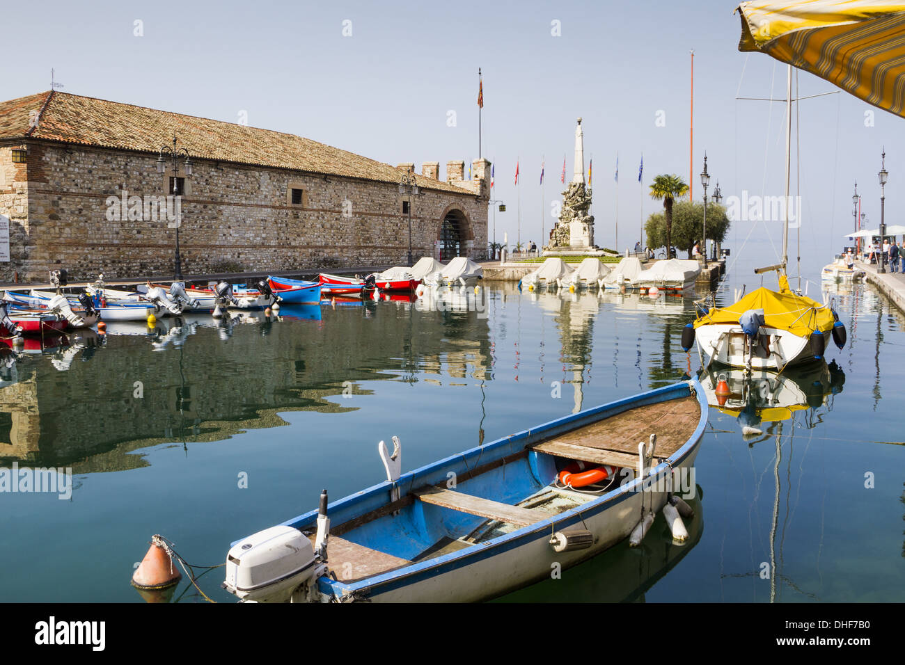 Hafenstadt In Italien Adria 6 Buchstaben Gardasee fisch -Fotos und -Bildmaterial in hoher Auflösung – Alamy