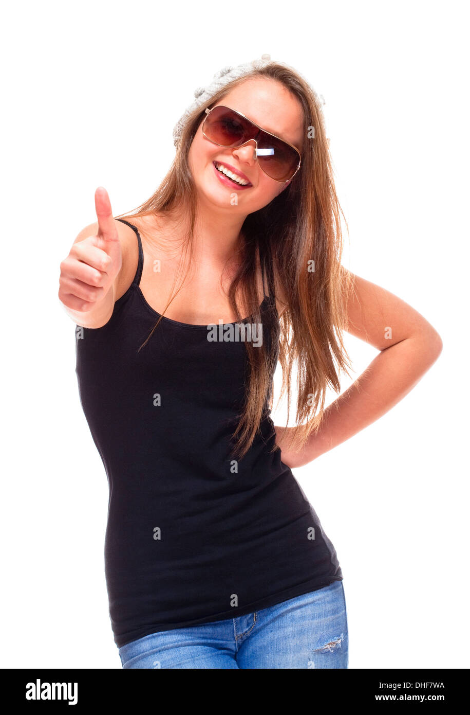 Porträt eines Mädchens mit Sonnenbrille zeigt Daumen hoch Zeichen Stockfoto
