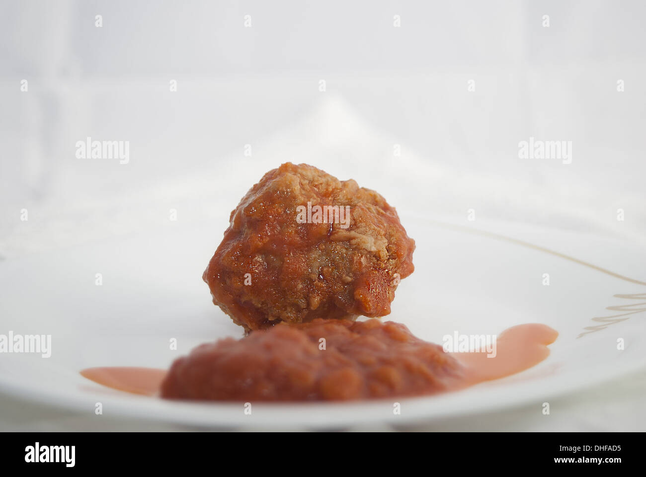 Italienisches Rezept: Hackfleisch mit Tomatensoße Frikadelle Stockfoto