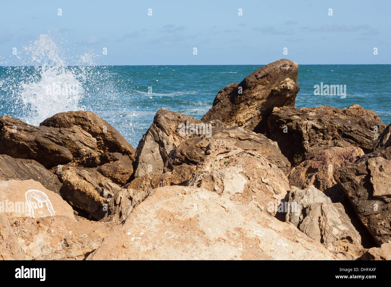 Meer, Felsen, Steinen, Tag, blau, Welle, Schaum, Bremsen, Bremse, Horizont, Wasser Stockfoto