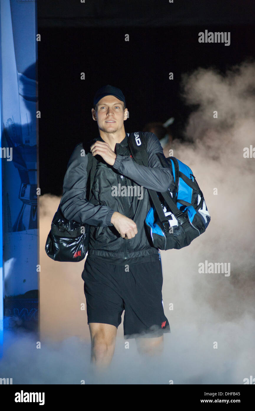 8.11.13, die O2-Arena, London, UK. Tomas Berdych (CZE) betritt Centrecourt auf die Barclays ATP World Tour Finals für das Spiel mit Rafael Nadal (ESP), gewinnt Nadal 6-4 1-6 6-3 Stockfoto