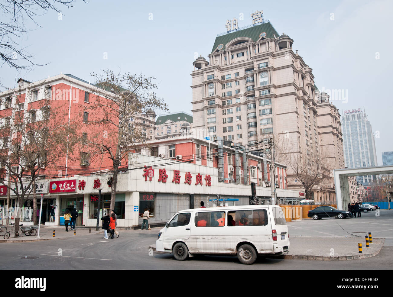 Die Riverside Barockpalast Wohnhaus (gesehen auf der rechten Seite) Nr. 3 Chaowai Main Street, Chaoyang District, Beijing, Chi Stockfoto