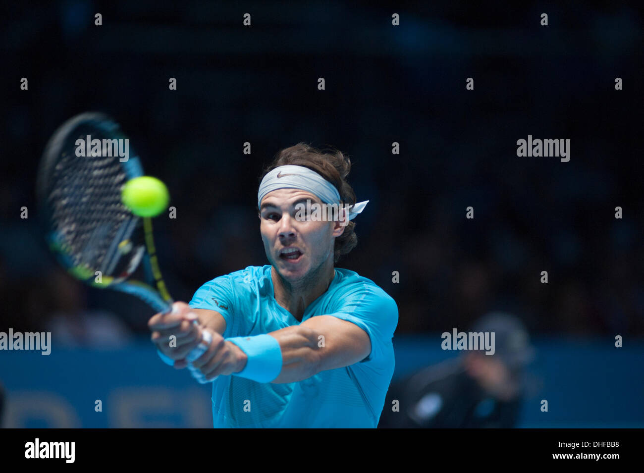 8.11.13, die O2-Arena, London, UK. Rafael Nadal (ESP) in Aktion bei der Barclays ATP World Tour Finals während des Spiels mit Tomas Berdych (CZE), Nadal gewinnt 6-4 1-6 6-3 Stockfoto