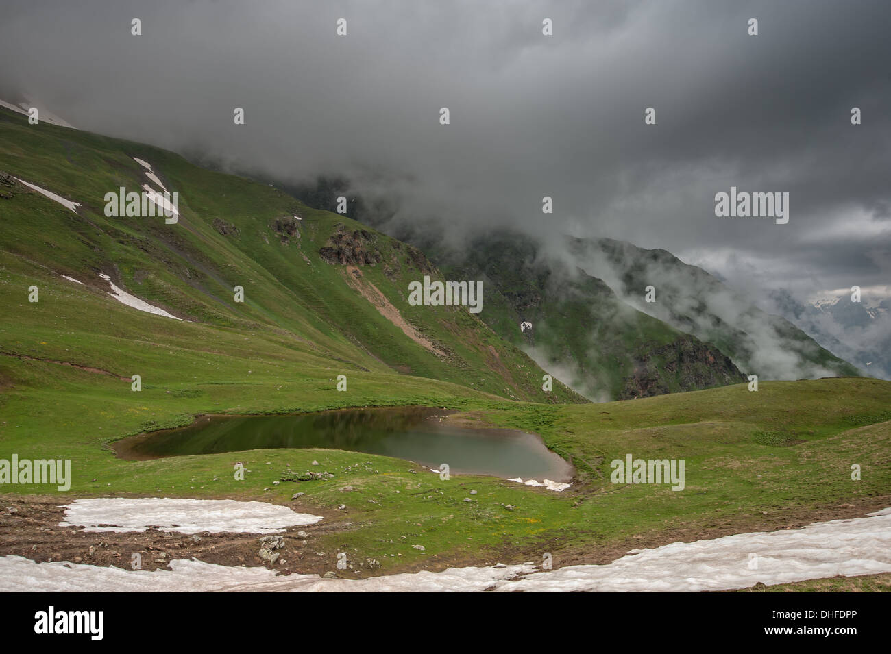 See in den Bergen über die Sommerzeit Stockfoto