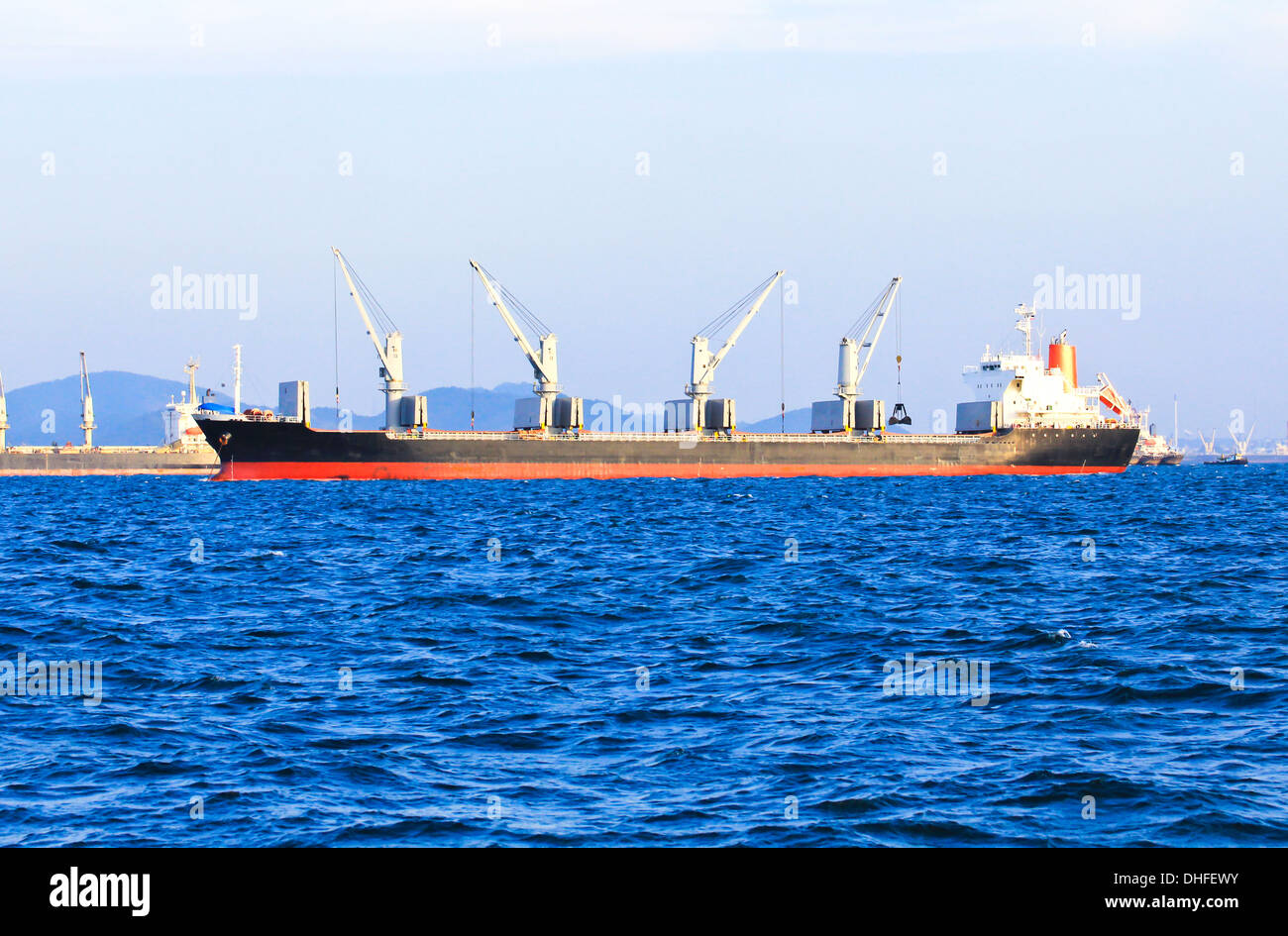 Großes Schiff auf See Stockfoto