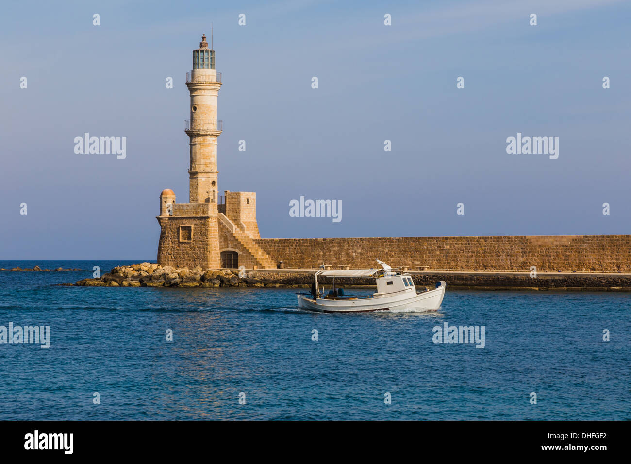 Leuchtturm im Hafen von Chania, Crete Stockfoto