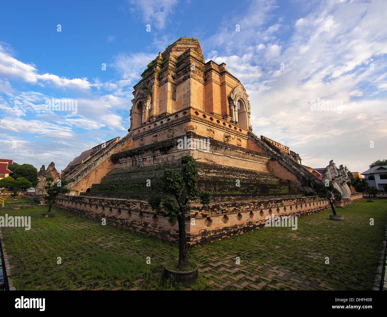 Die alte Stupa im Wat Chedi Luang in Chiang Mai, Thailand. Stockfoto