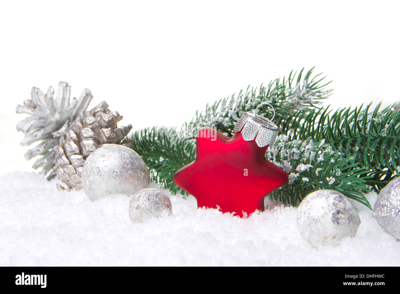 Weihnachten, Dekoration mit Tanne Zweig, Tannenzapfen, Weihnachtskugel, Weihnachten Sterne rot und weiß Stockfoto