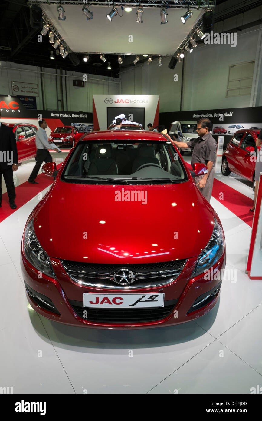 Chinesen JAC Autos auf der Dubai Motor Show 2013 Vereinigte Arabische Emirate Stockfoto