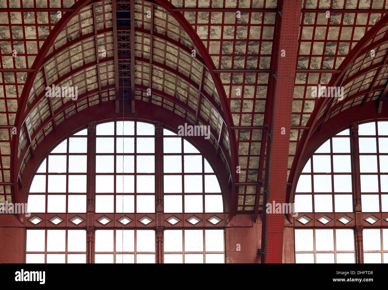 Schöne Fenster von Antwerpen Hauptbahnhof Stockfoto