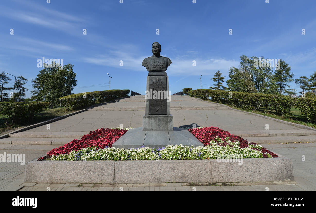 Denkmal für Afanasii Pavlantevich Beloborodow - Armeegeneral, zweimal Held der Sowjetunion. Stockfoto