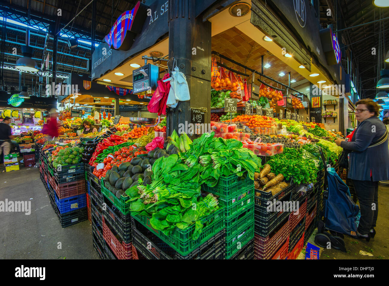 Bunte Obst und Gemüse stall, La Boqueria-Markt, Barcelona, Katalonien, Spanien Stockfoto