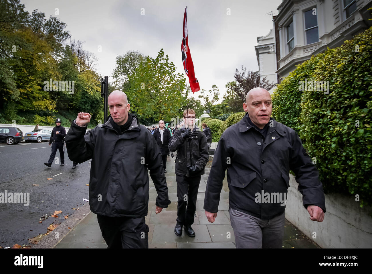 London, UK. 9. November 2013. Neue britische (NBU) Solidarität Protest bei der griechischen Botschaft in London Credit: Guy Corbishley/Alamy Live News Stockfoto