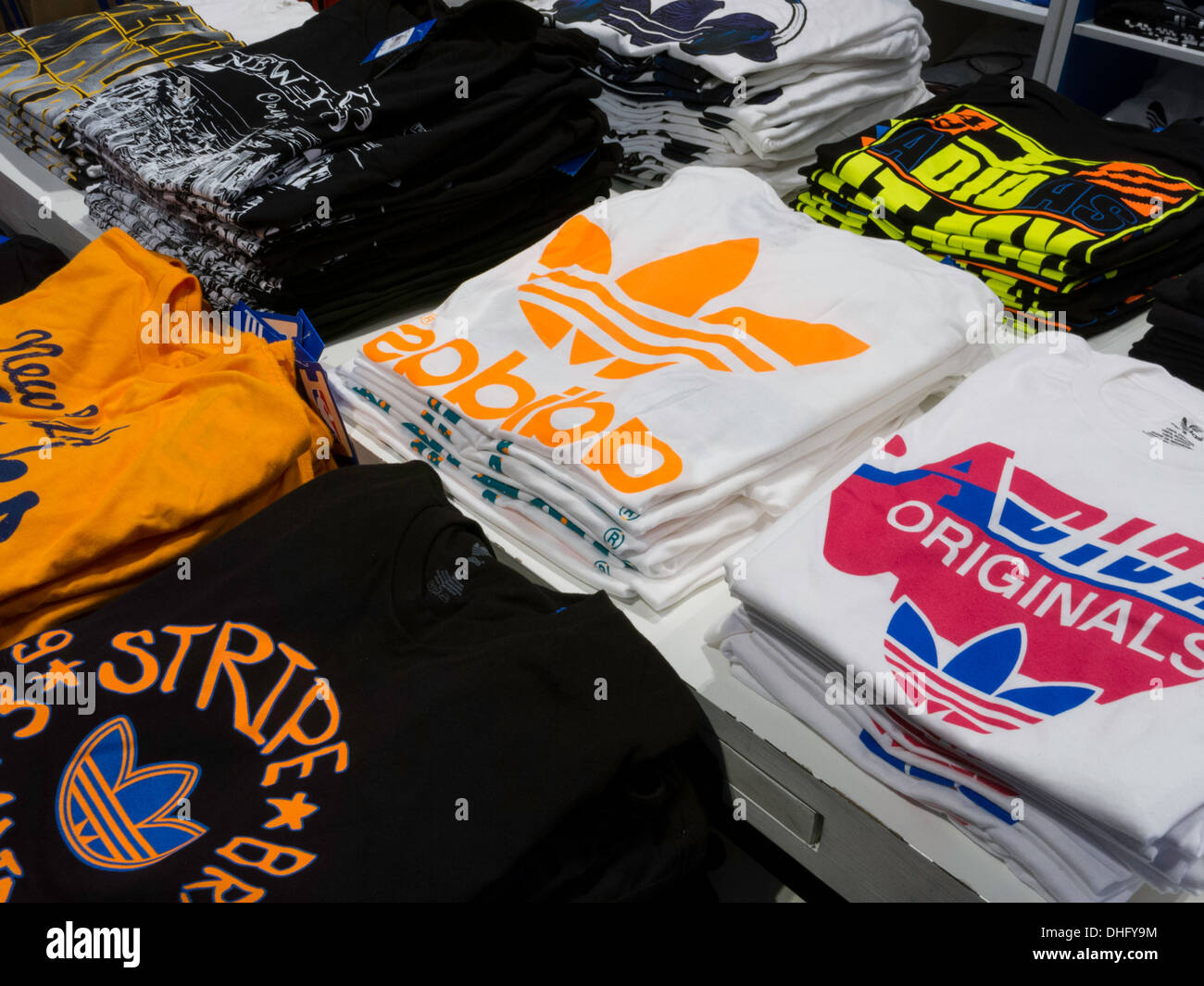 T Shirt Display, Adidas Store, SoHo, NYC, USA Stockfoto