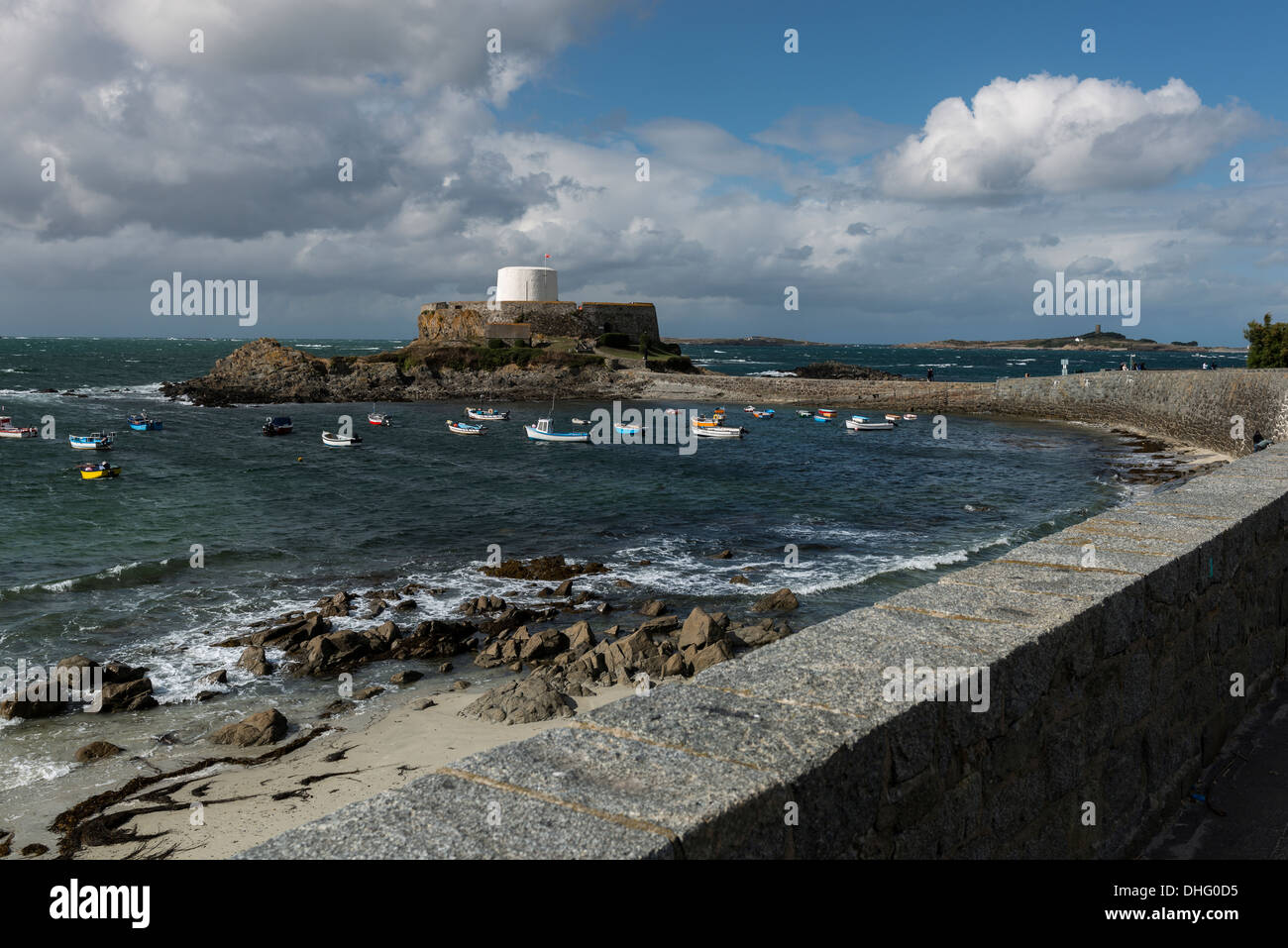 Fort Grey, umgangssprachlich als "Tasse und Untertasse', Rocquaine Bay in St. Peter, Guernsey, Channel Islands bekannt Stockfoto