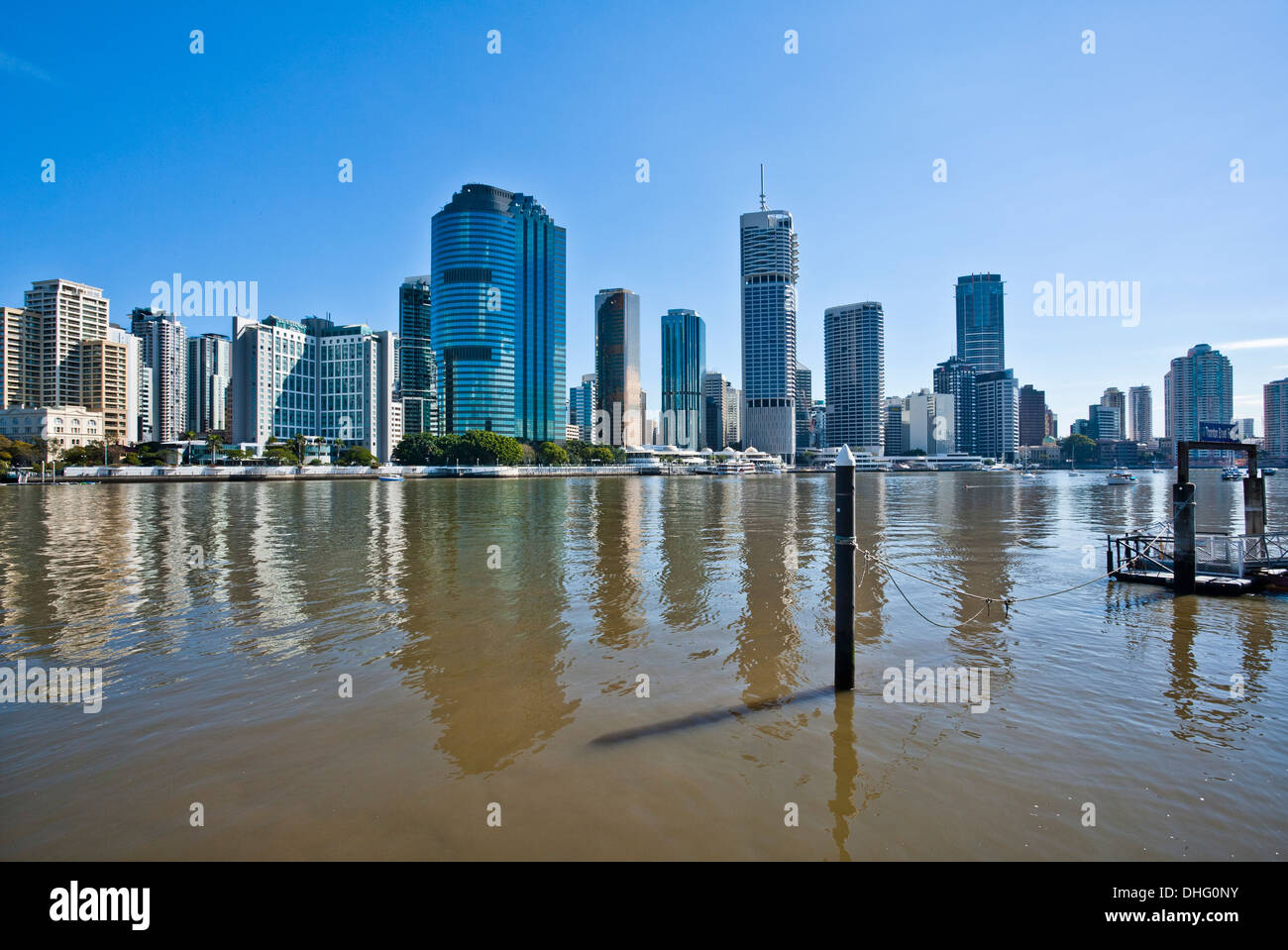 Australien, Queensland, Brisbane, Blick auf die Skyline der Stadt über Brisbane River Stockfoto