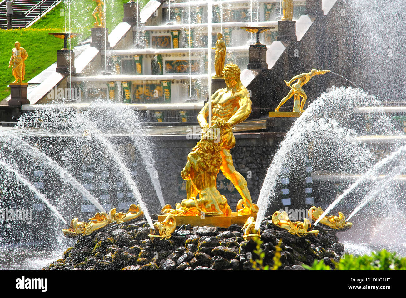 Samson-Brunnen, der die große Kaskade in Peterhof Palast, Russland Stockfoto
