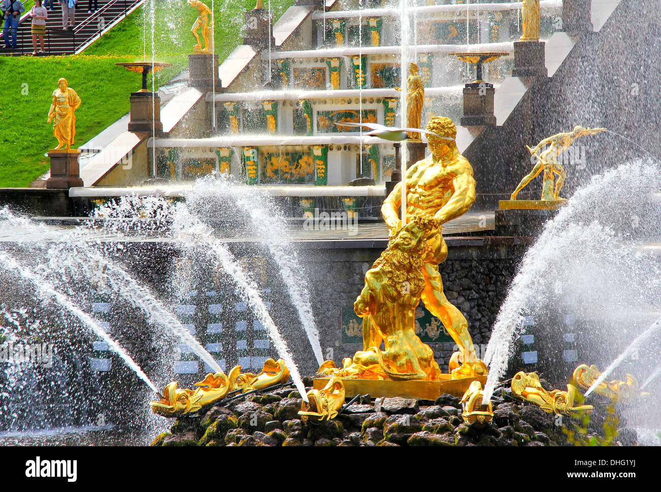 Samson-Brunnen, der die große Kaskade im Peterhof-Palast, St. Petersburg, Russland Stockfoto