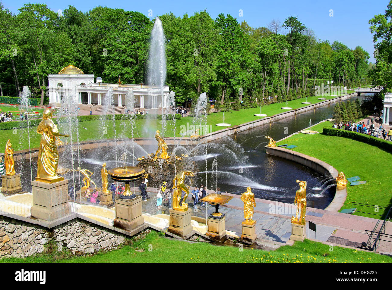 Die große Kaskade und Kanal in Peterhof Palace, Saint Peresburg, Russland Stockfoto