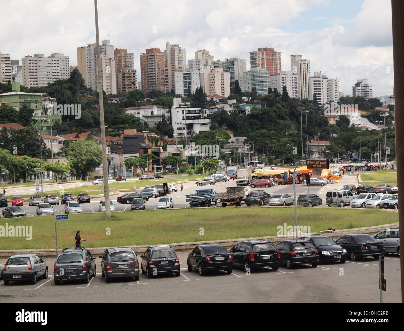 Der Platz vor der Sao Paulo Stadtstadion in zeigt die Wohngegend mit Blick auf das Stadion Pacaembu Stockfoto