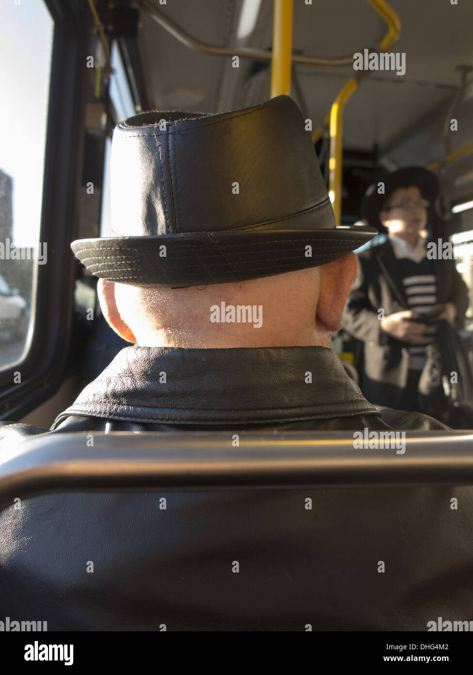 Mann auf einem Bus, Coney Island Avenue, Brooklyn, NY. Stockfoto