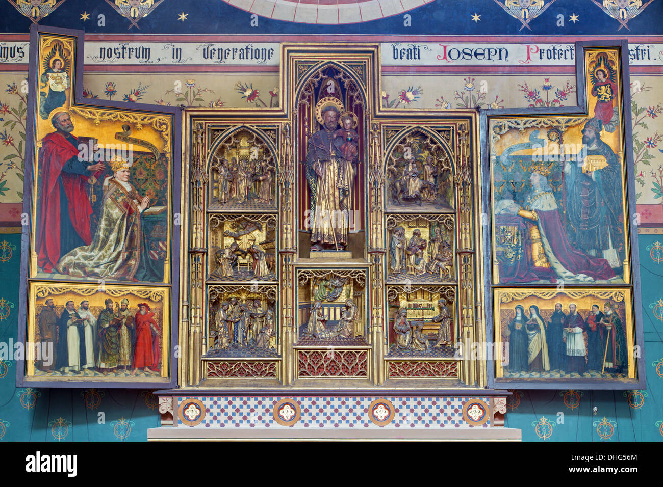 Antwerpen, Belgien - 4 SEPTEMBER: St. Joseph neue neogotische Seitenaltar in der Kathedrale unserer lieben Frau Stockfoto