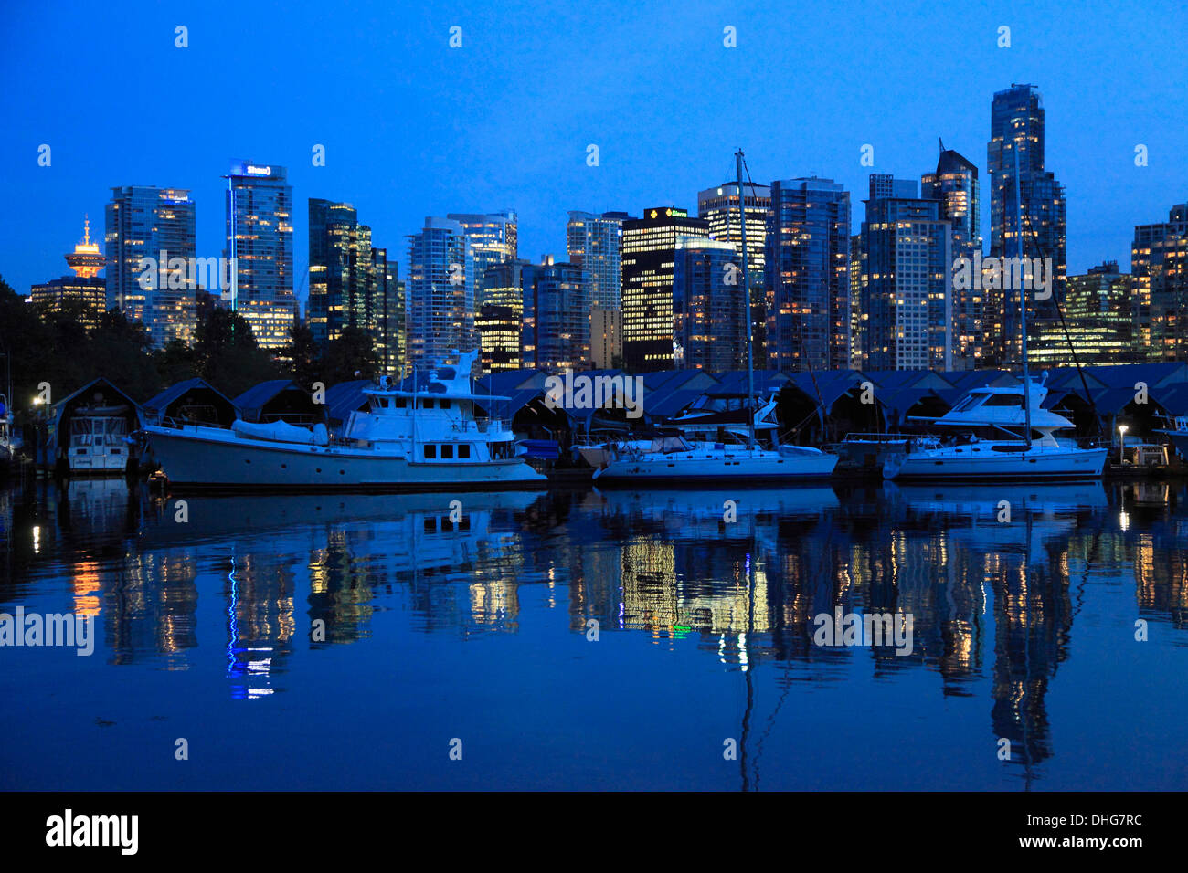 Kanada, Vancouver, Skyline, Coal Harbour, Nacht, Stockfoto