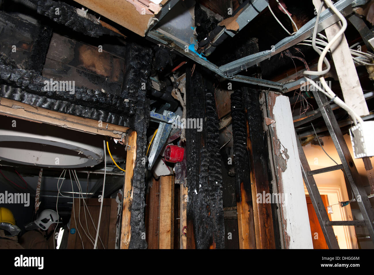 Zweischalige Wand Feuer versteckte nichtig verbrannten Holzkonstruktion Stockfoto