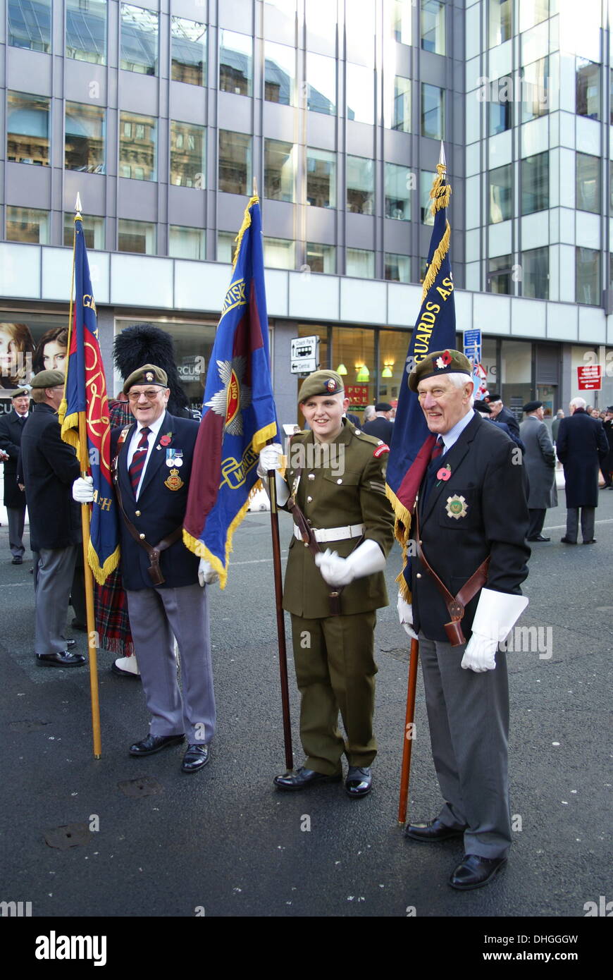 Kriegsveteranen posieren für ein Foto vor der Erinnerung-Parade in Manchester UK, Sonntag, 10. November 2013 Stockfoto