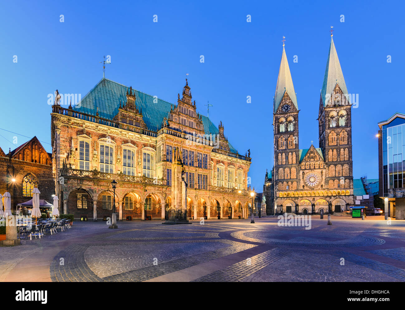 Rathaus und der Dom von Bremen, Deutschland in der Nacht Stockfoto