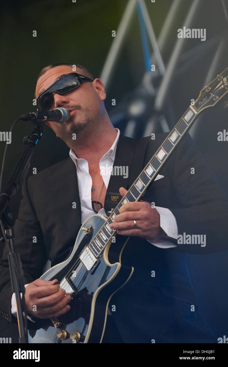 Fun Lovin ' Criminals in Konzert, Fun Lovin ' Criminals live auf der Bühne Stockfoto