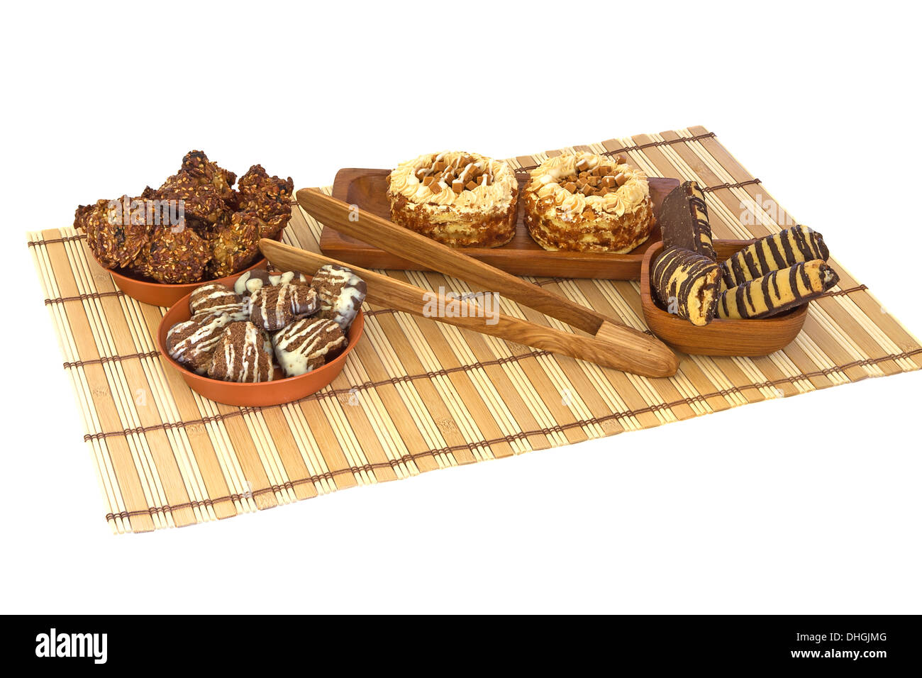 Kuchen auf einer Serviette isoliert auf weißem Hintergrund Stockfoto