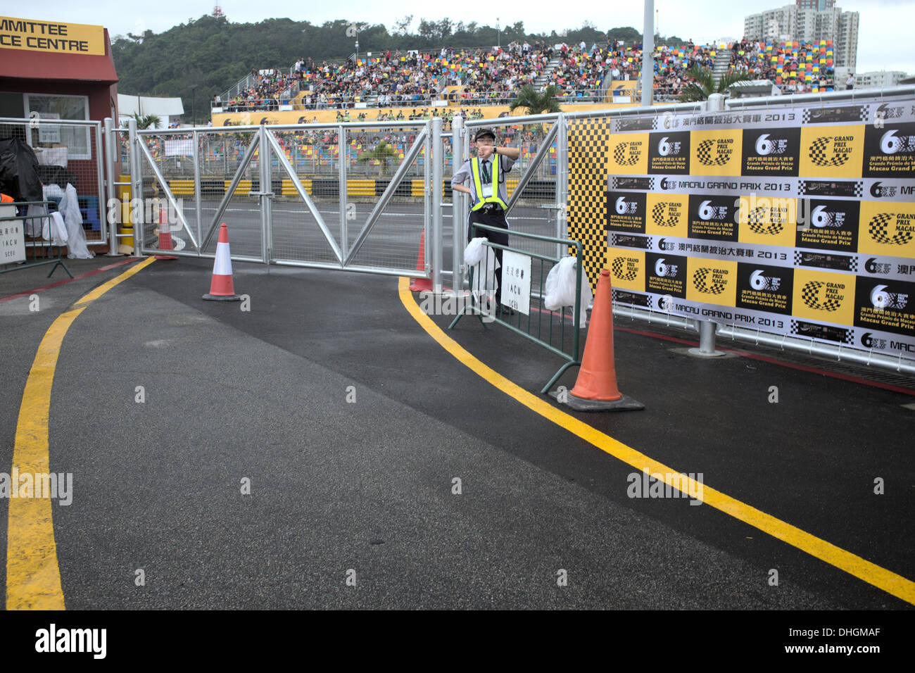 Blick auf Pit Lane Eingang mit Tribünen im Hintergrund beim Macau Grand Prix Stockfoto