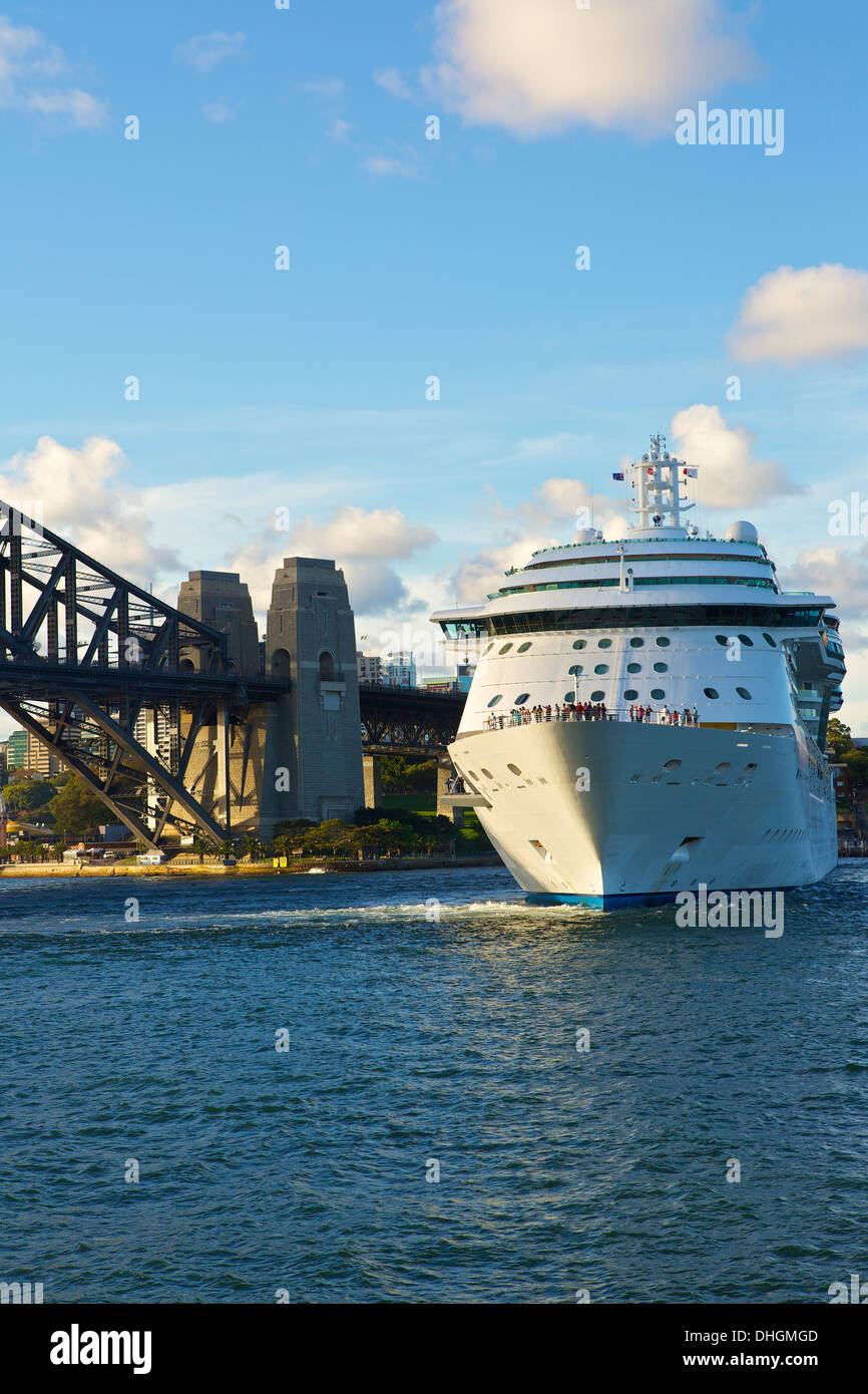 Royal Caribbean Cruise Liner, Radiance of the Seas fährt Sydney. Stockfoto