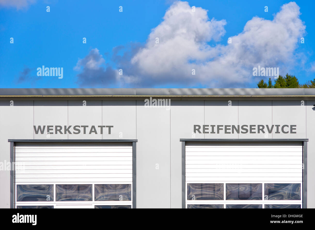 Deutsche Reparatur- und Reifenservice. Stockfoto