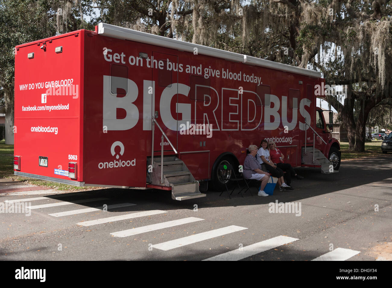 Big Red Bus auf eine Blutspendeaktion in Zentral-Florida-USA Stockfoto