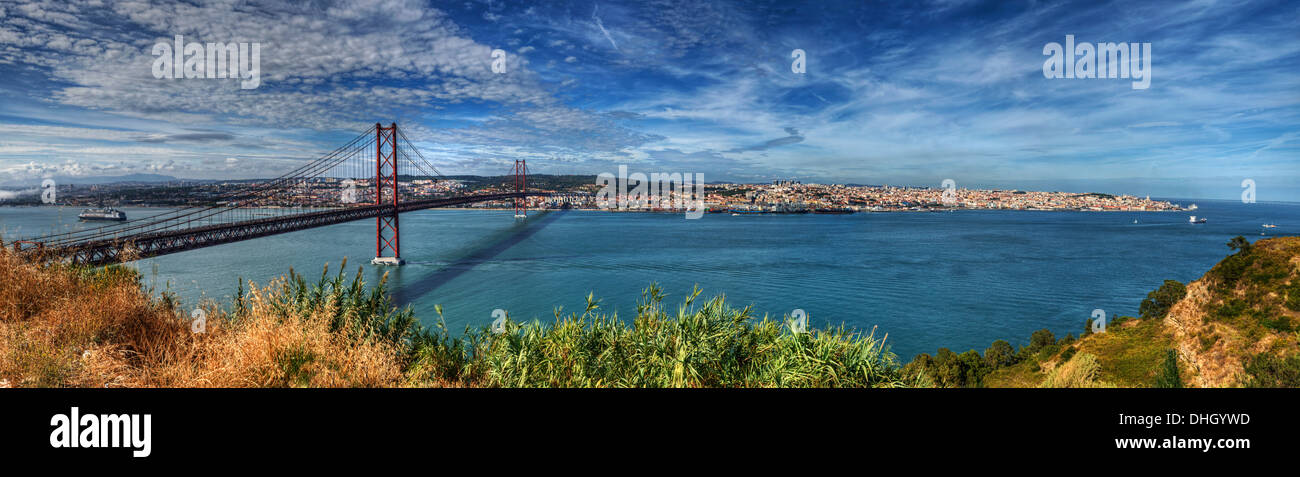 Panorama von Lissabon - 25 April Brücke Stockfoto