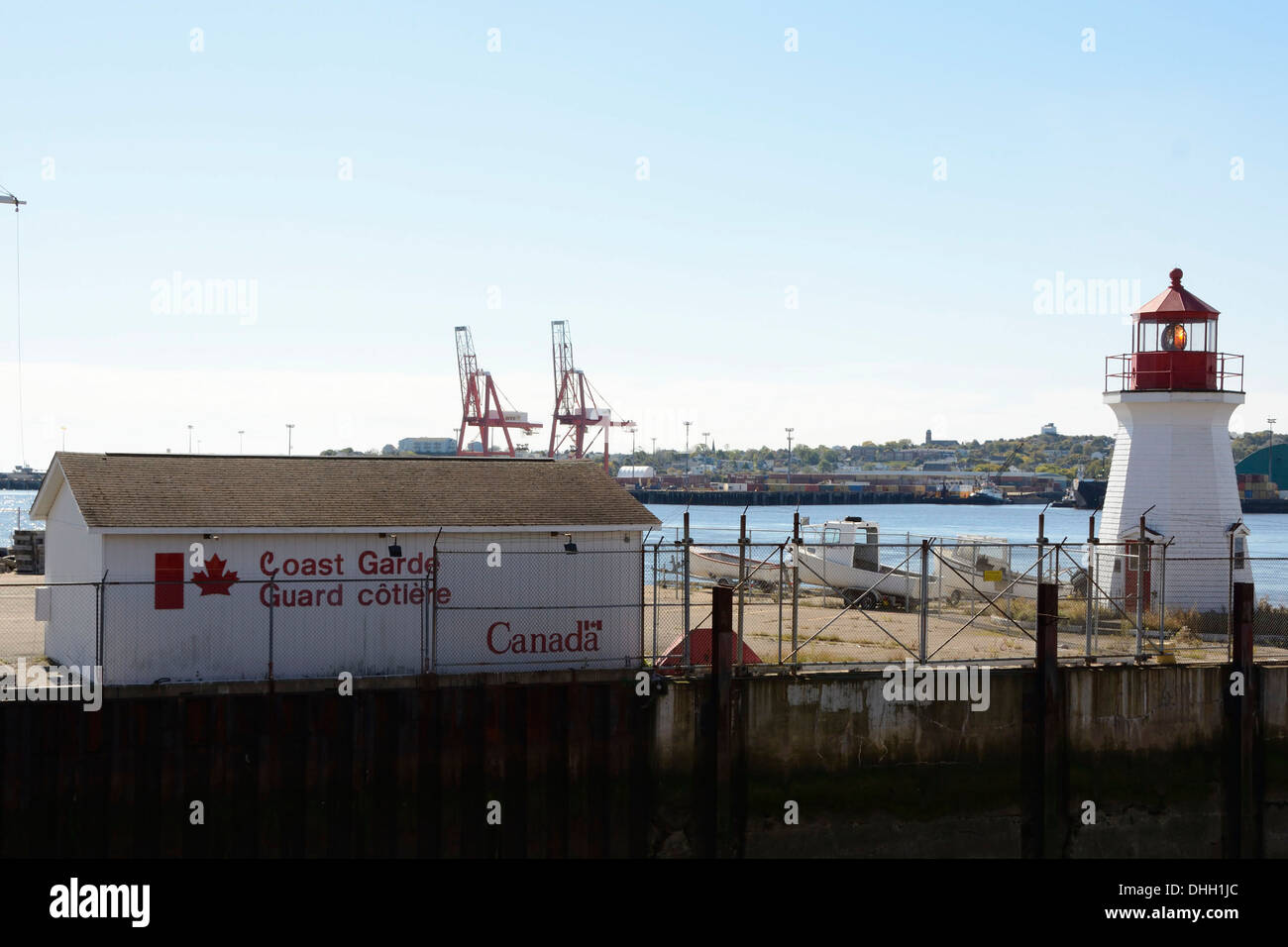 Ein Blick auf den Leuchtturm auf der Coast Guard Base in Saint John Saint John, NB, 9. Oktober 2013. Stockfoto