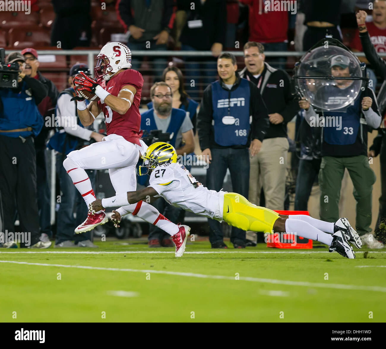 7. November 2013: Stanford Cardinal Wide Receiver Michael Rector (3) Strecken in einem 47 Jahre während der NCAA Football-Spiel zwischen der Stanford Cardinal und die Oregon Ducks im Stanford Stadium in Palo Alto, CA. Stanford besiegte Oregon 26-20. Damon Tarver/Cal-Sport-Medien Stockfoto